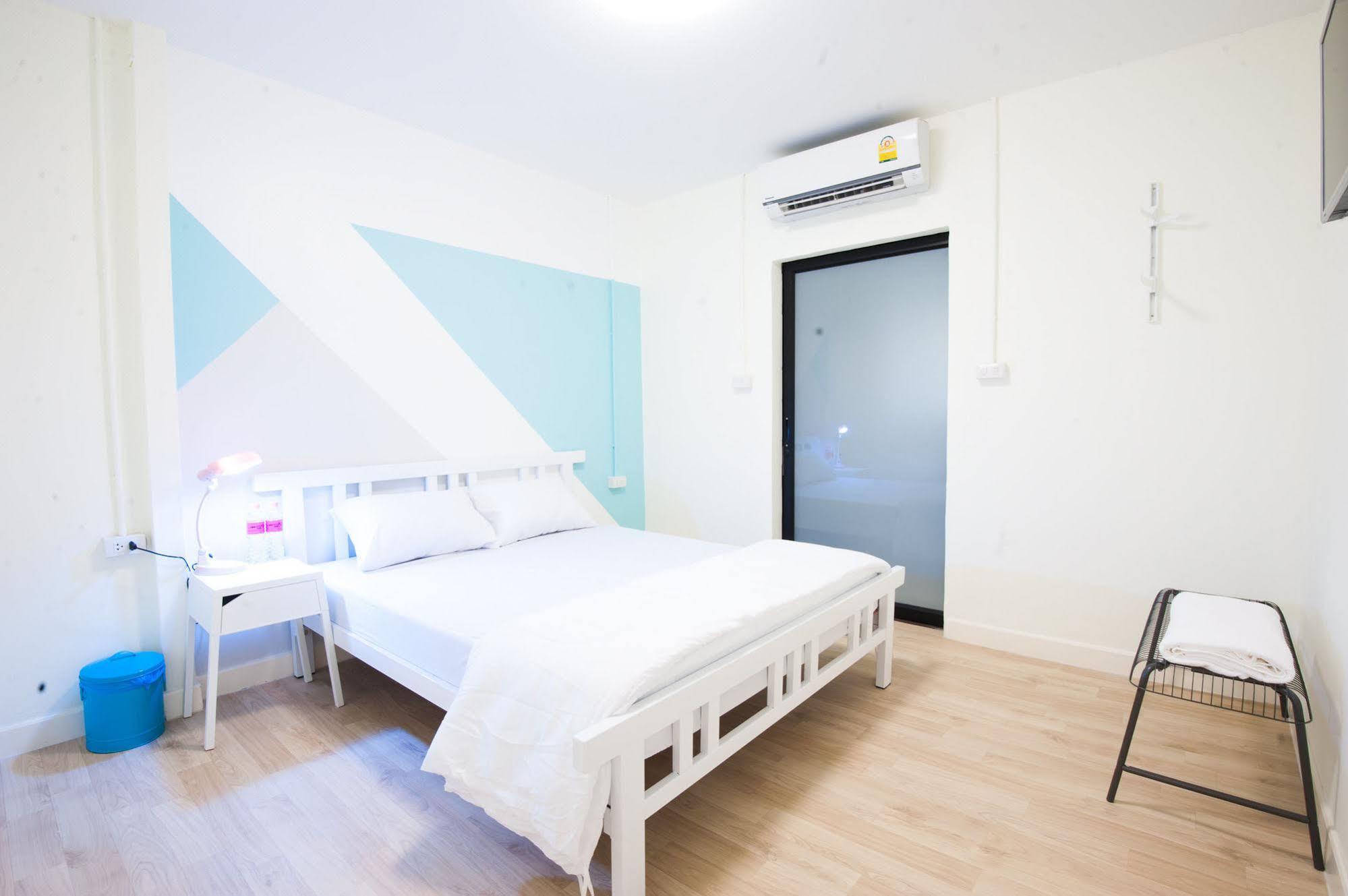My Thai Hostel Bangkok Extérieur photo
