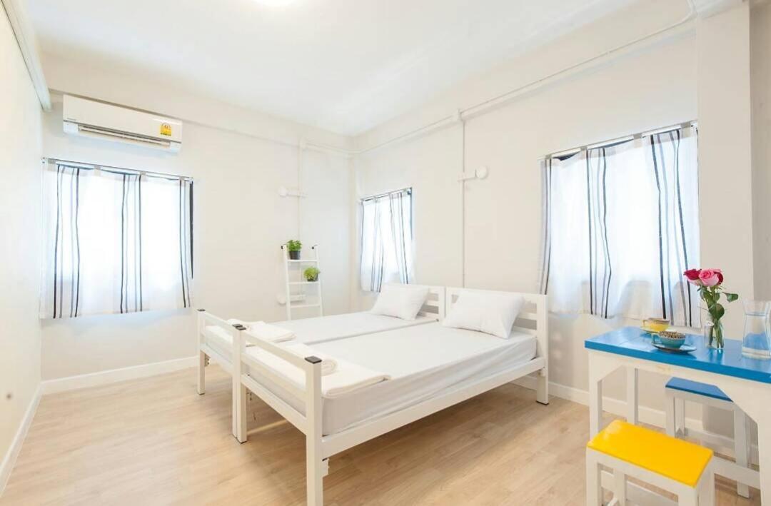 My Thai Hostel Bangkok Extérieur photo